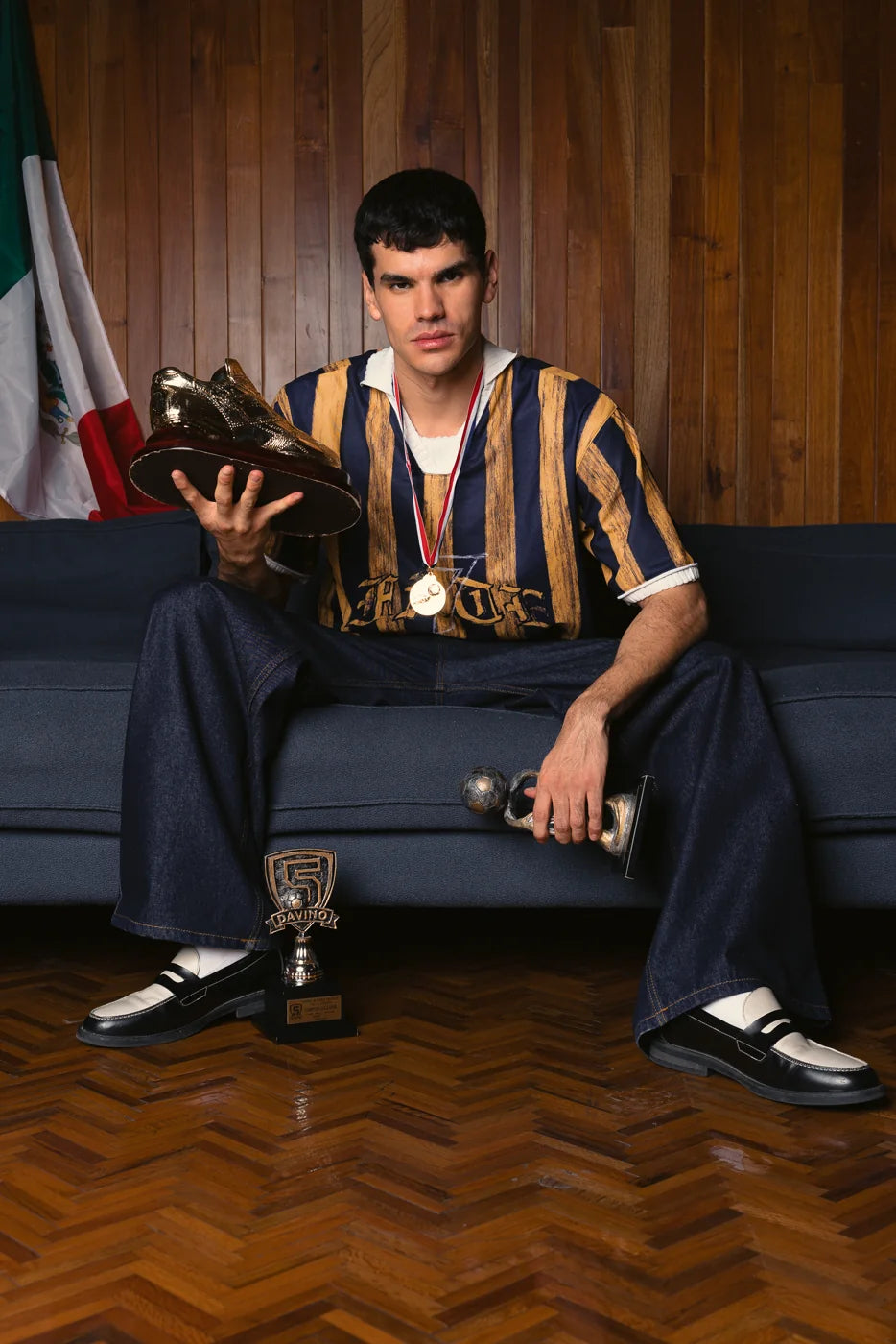Editorial Glory Forever de FATE Studios: jersey, medallas y trofeos